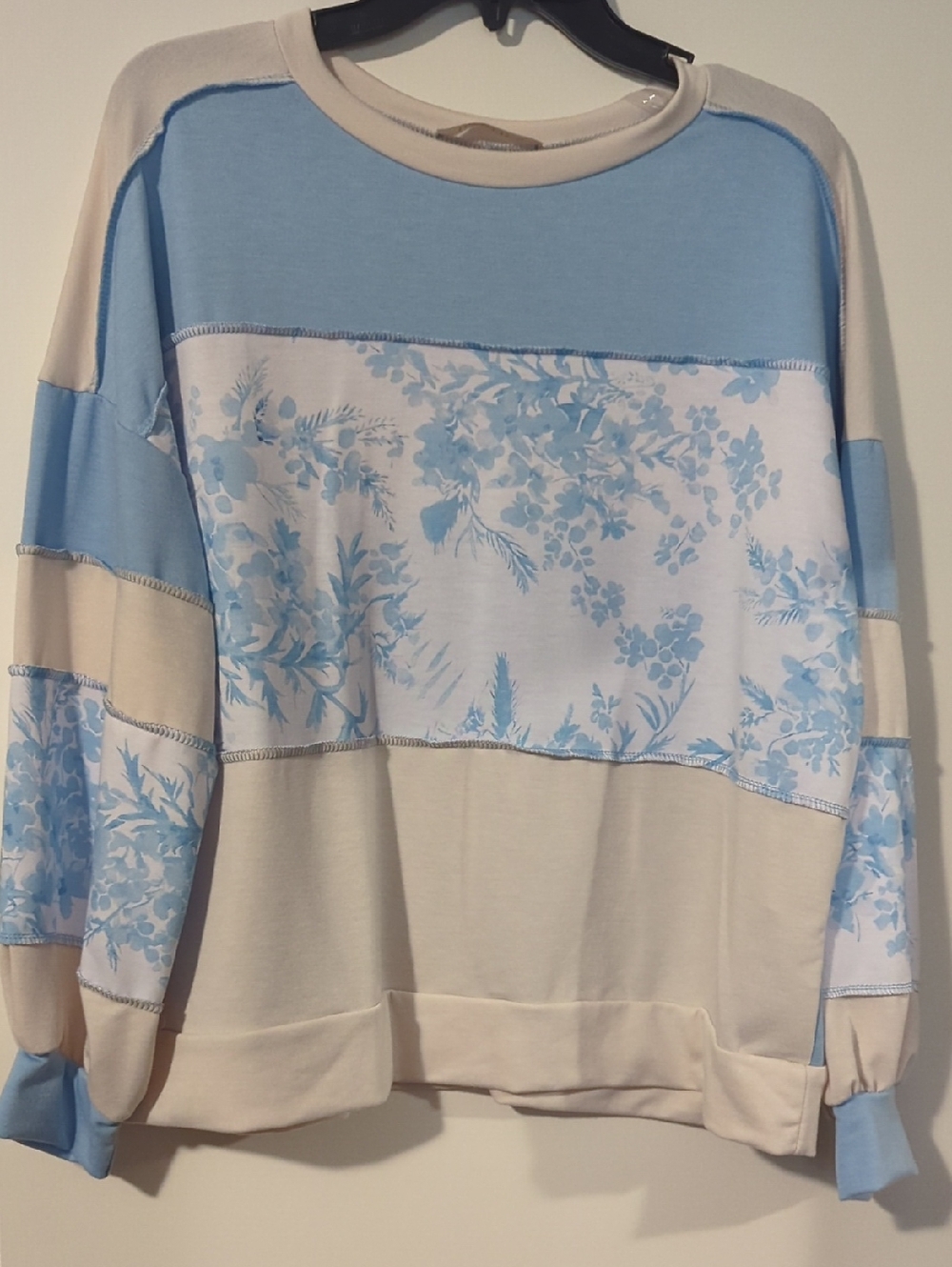 Women's Cream & Light Blue Floral Block Crewneck Sweatshirt
